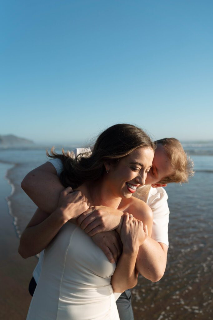 oregon coast engagement photos. destination adventure engagement photographer