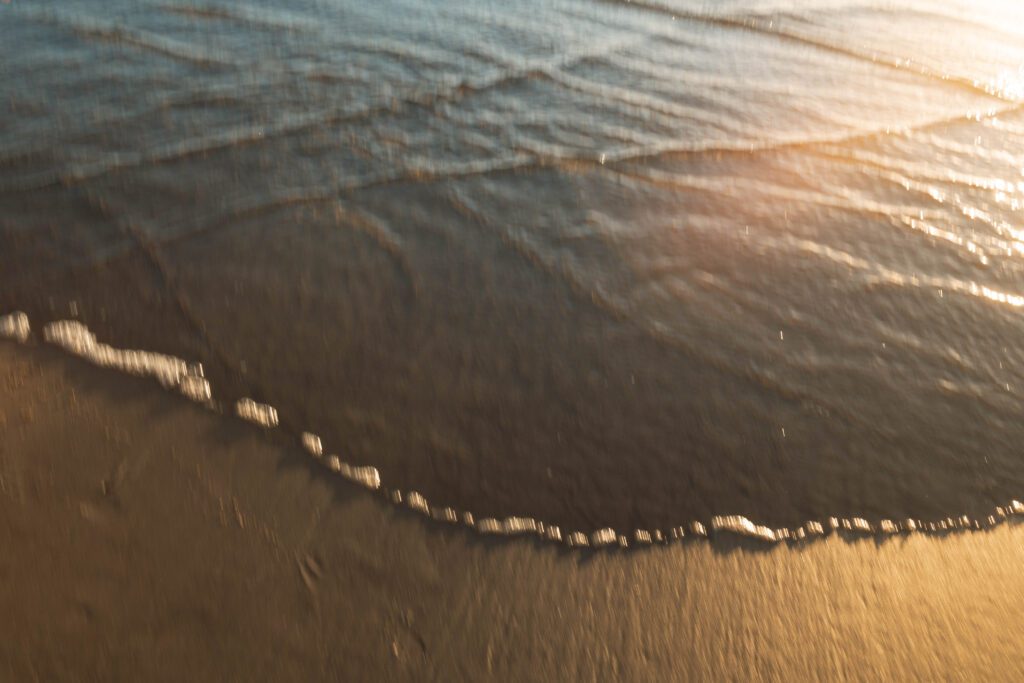 oregon coast engagement photos. destination adventure engagement photographer