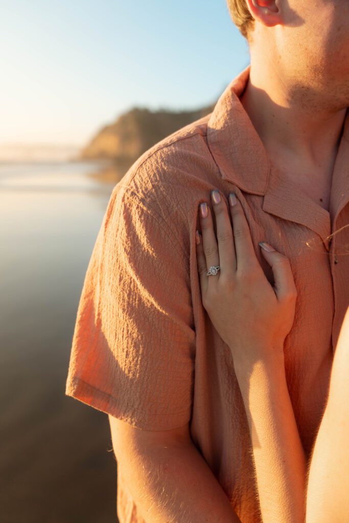 oregon coast engagement photos. destination adventure engagement photographer