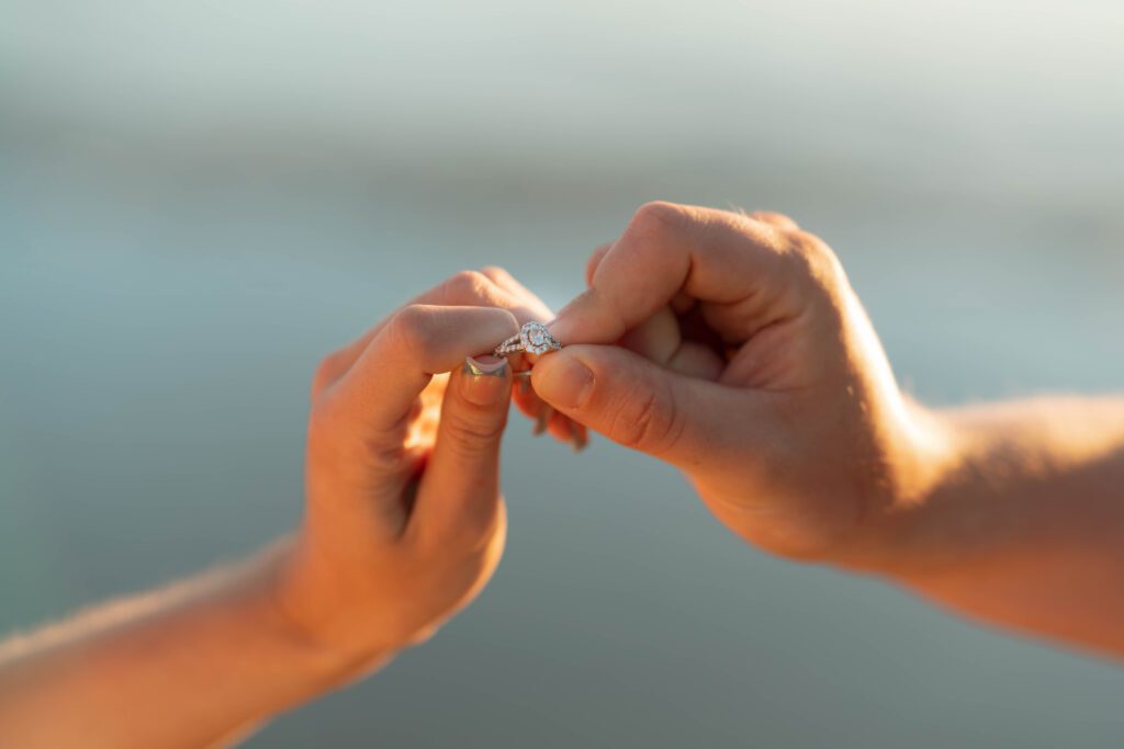 oregon coast engagement photos. destination adventure engagement photographer