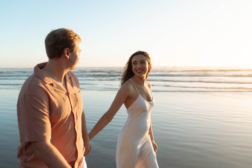 oregon coast engagement photos. destination adventure engagement photographer