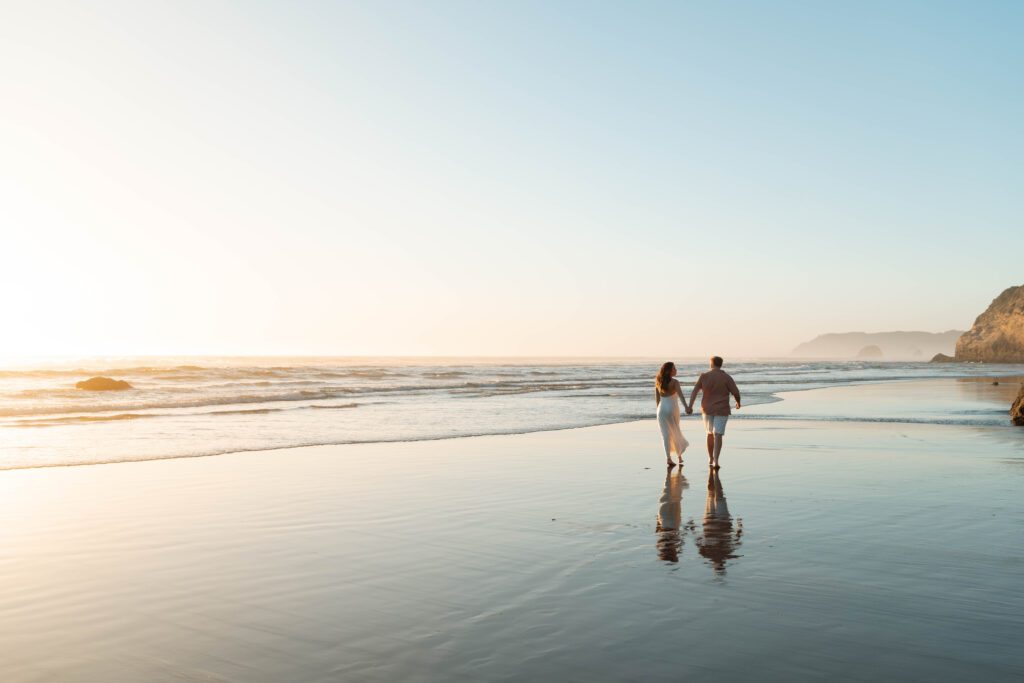oregon coast engagement photos. destination adventure engagement photographer