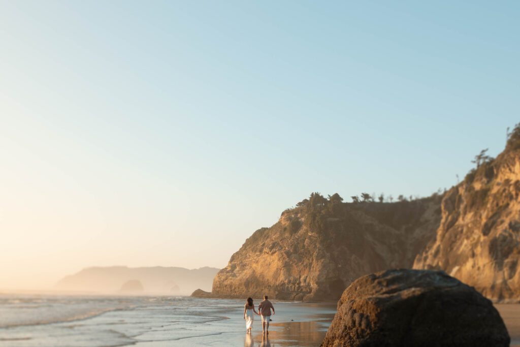 oregon coast engagement photos. destination adventure engagement photographer