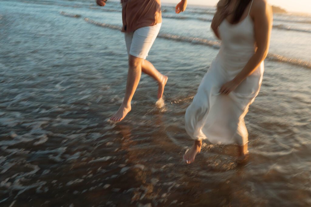 oregon coast engagement photos. destination adventure engagement photographer