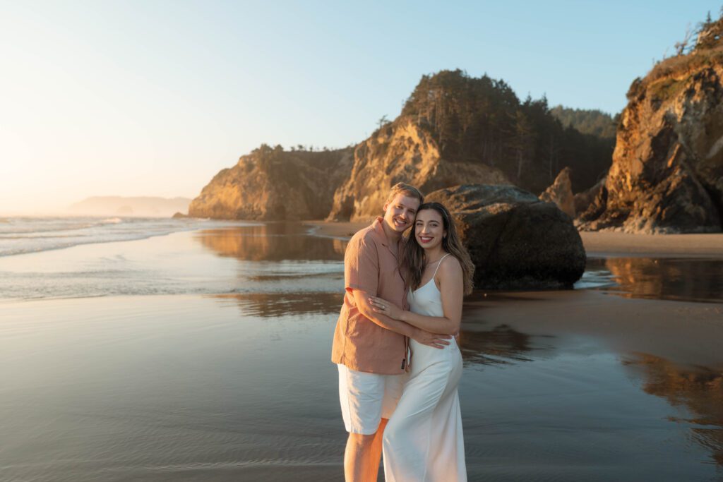 oregon coast engagement photos. destination adventure engagement photographer