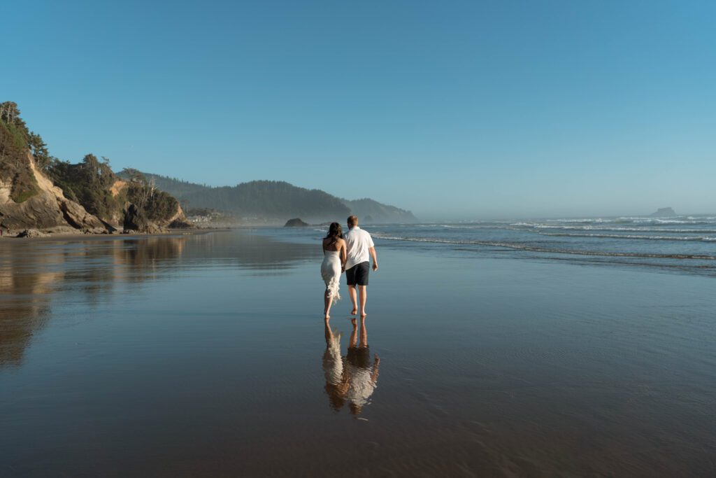 oregon coast engagement photos. destination adventure engagement photographer