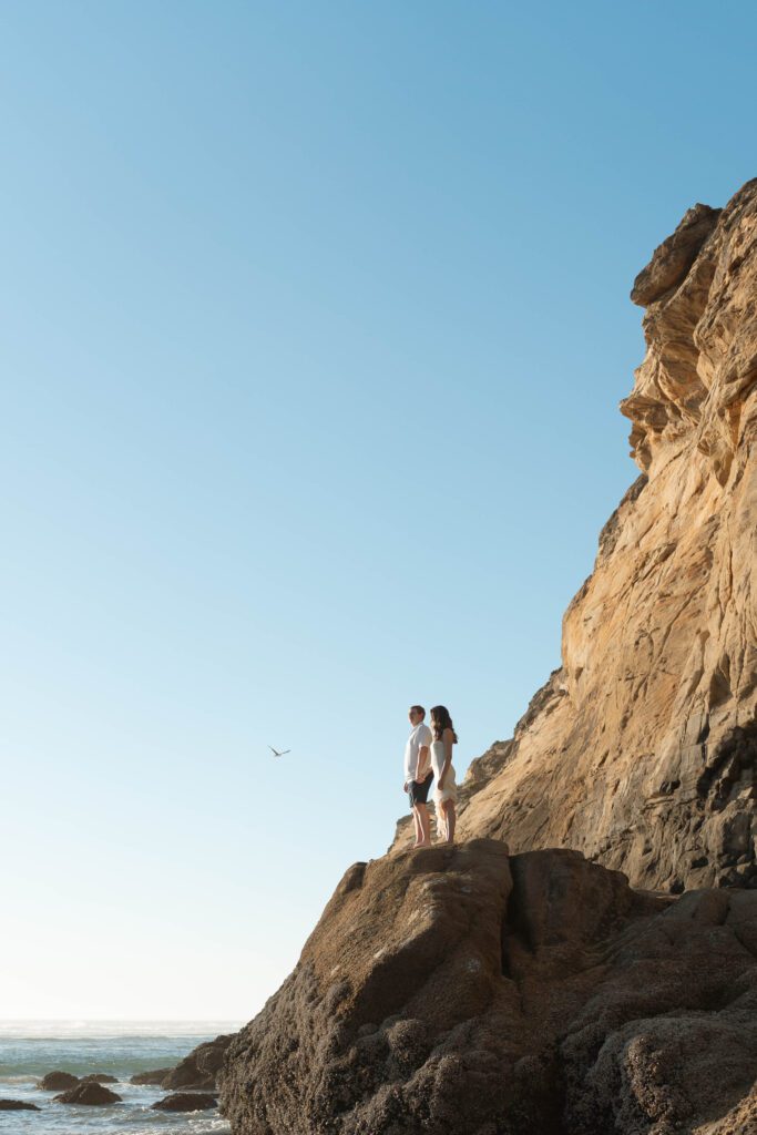 oregon coast engagement photos. destination adventure engagement photographer