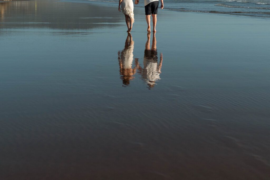 oregon coast engagement photos. destination adventure engagement photographer