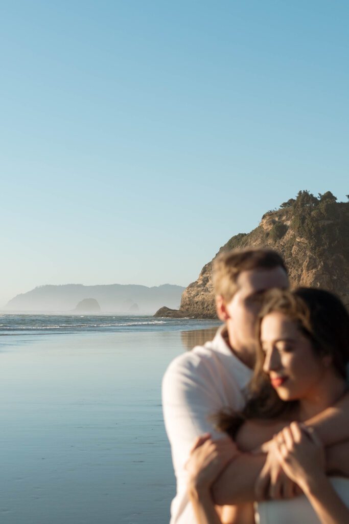 oregon coast engagement photos. destination adventure engagement photographer
