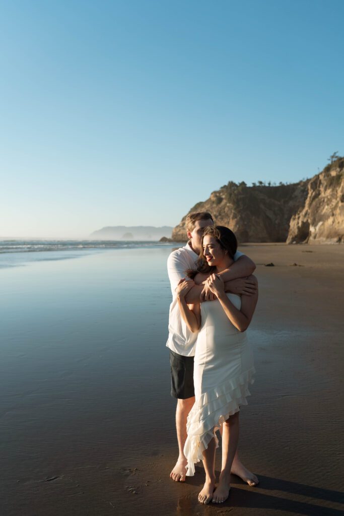oregon coast engagement photos. destination adventure engagement photographer