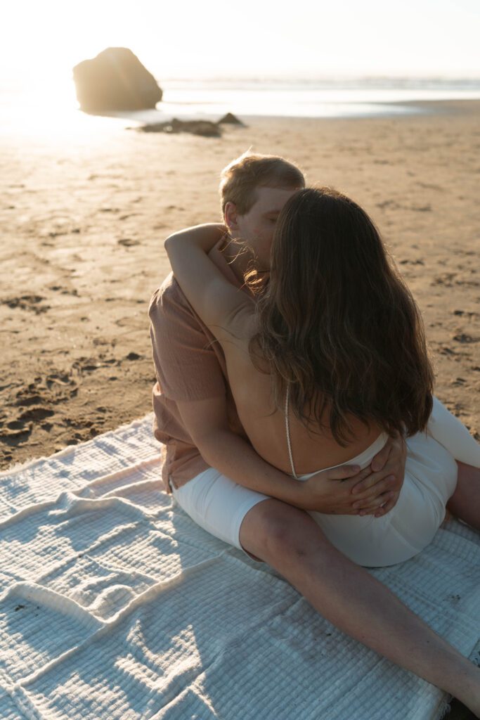 oregon coast engagement photos. destination adventure engagement photographer