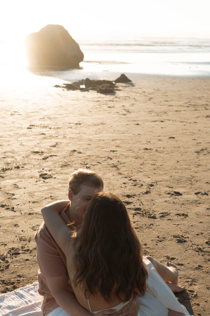 oregon coast engagement photos. destination adventure engagement photographer