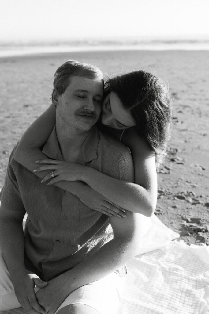 oregon coast engagement photos. destination adventure engagement photographer