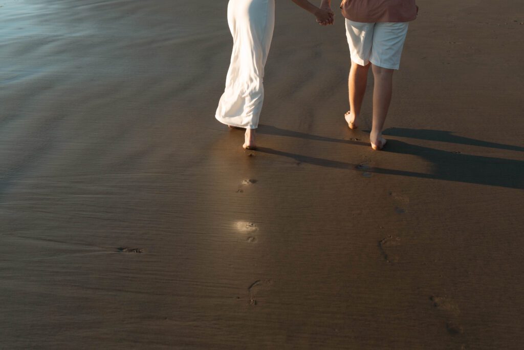 oregon coast engagement photos. destination adventure engagement photographer