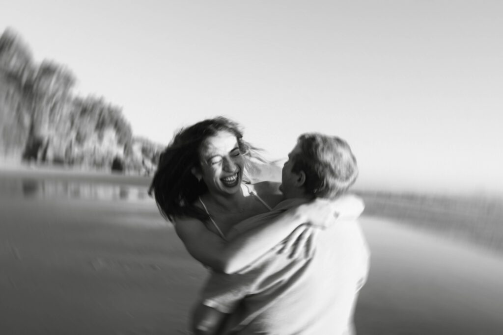 oregon coast engagement photos. destination adventure engagement photographer